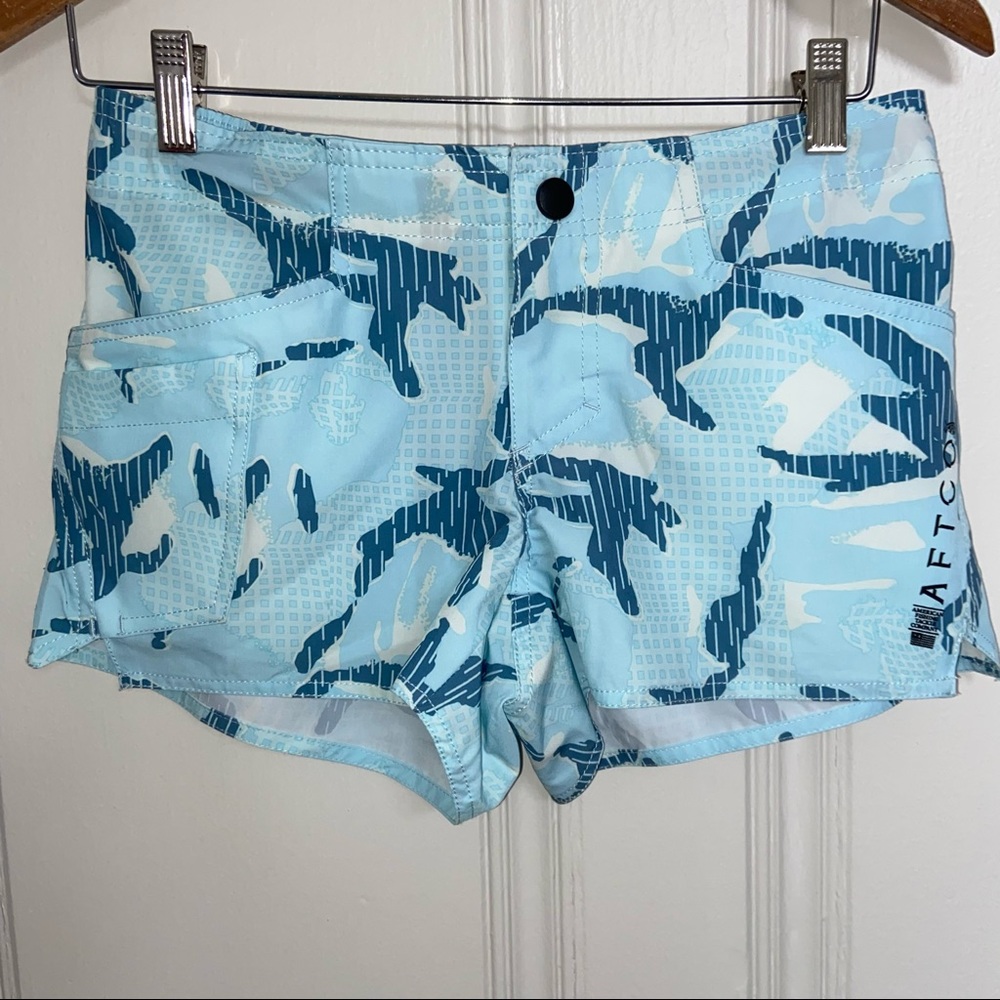 NWOT women’s AFTCO blue Camo print shorts size 4 Fishing outdoor quick dry
